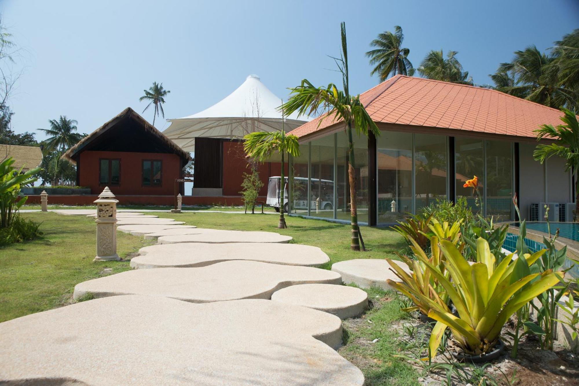 Blue Bay Resort - Access To Pool And Beach-Phuket & Krabi Ko Yao Exterior foto The resort's main buildings