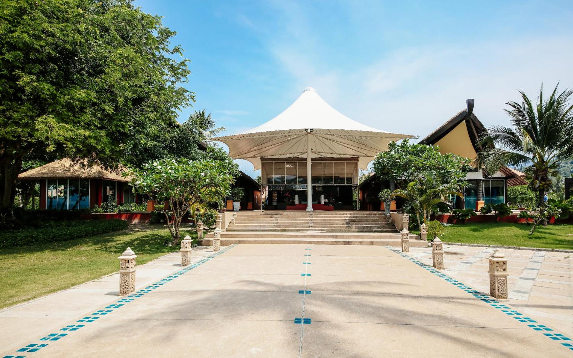 Blue Bay Resort - Access To Pool And Beach-Phuket & Krabi Ko Yao Exterior foto The resort's lobby
