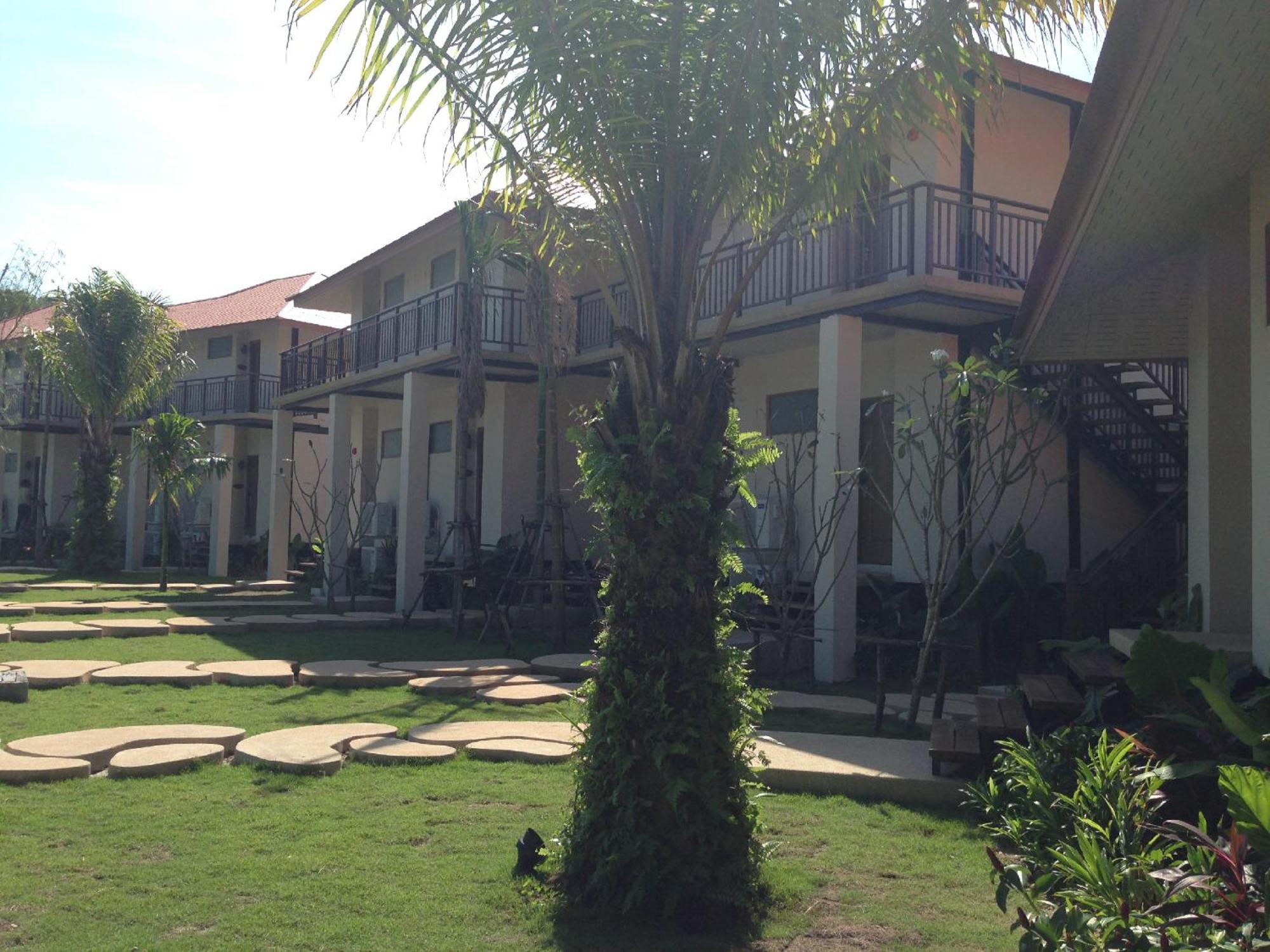 Blue Bay Resort - Access To Pool And Beach-Phuket & Krabi Ko Yao Exterior foto The hotel's garden